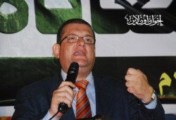 فاروق: مبيت مندوبي مرشح الثورة أمام الصناديق حق قانوني