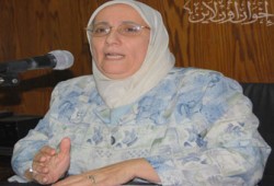د. نادية مصطفى تدعو الجميع إلى الالتفاف حول مرشح الثورة