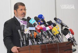 د. مرسي: الثورة مستمرة ولا بد من إعادة محاكمة القتلة
