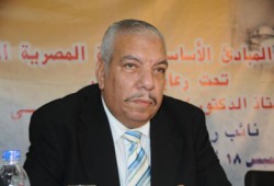 وقف مدير مدرسة بالمنيا أغلق اللجنة في وجه الناخبين