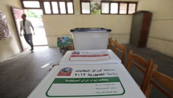 الجيزة.. رئيس لجنة بأبو النمرس يشطب الممنوعين من التصويت