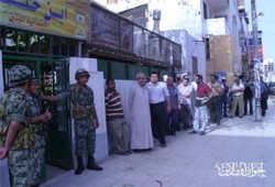 بالصور.. طوابير الناخبين تنتظر فتح اللجان بدمياط
