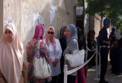 إقبال جماهيري قبيل فتح اللجان بالإسكندرية