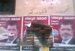"الفلول" يطمسون دعاية د. مرسي بأسوان