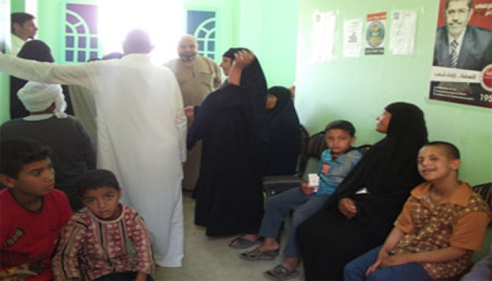 400 مستفيد من قافلة "الحرية والعدالة" بالفيوم