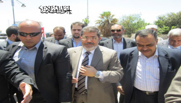 استقبال حافل للدكتور مرسي بالسويس