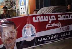 الآلاف في مسيرة ببندر الفيوم لتأييد د. مرسي