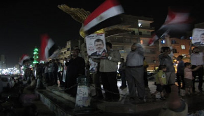 3 سلاسل بشرية دعمًا لمرسي بأسيوط
