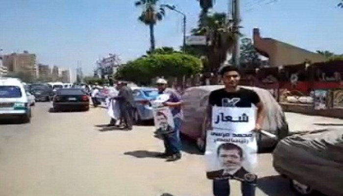 خيمة إعلامية لدعم "مرسي" ومشروع النهضة أمام جامعة بنها