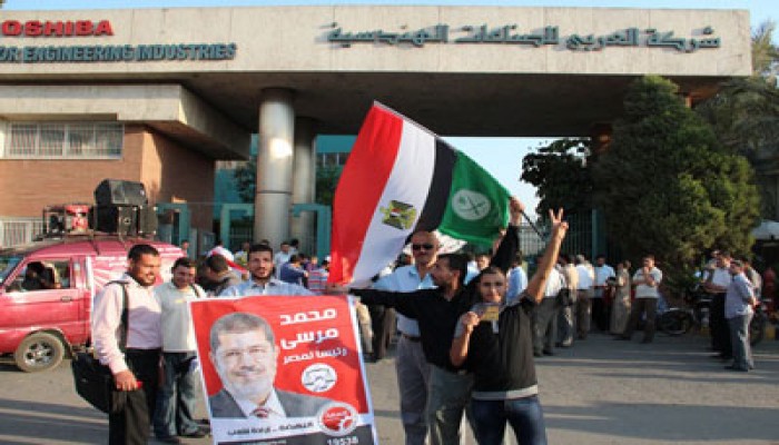 استقبال حافل لمرسي بالمدينة الصناعية في قويسنا