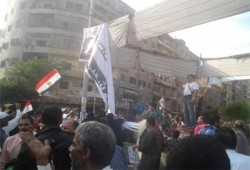 فلول الوطني يمزقون لافتات د. مرسي بالسيدة زينب