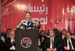 مرسي: مضى زمن الزعيم الأوحد ولن نسمح بتأجيل الانتخابات