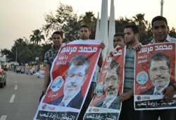 سلسلة بشرية لدعم "مرسي" بطول ١٥ كم في الإسكندرية