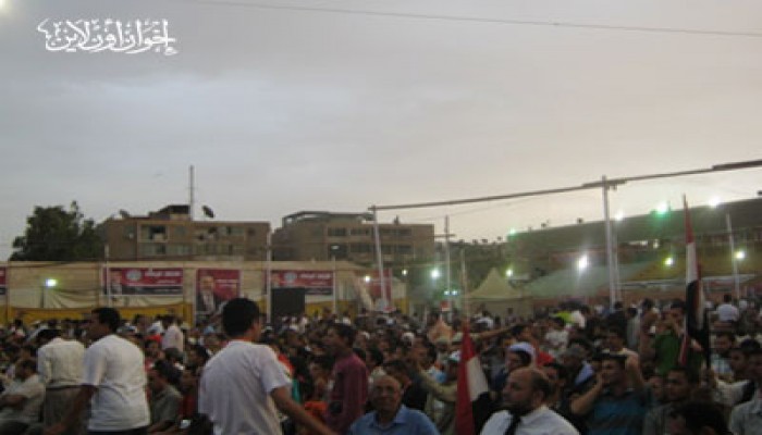 الآلاف يتوافدون على مؤتمر "مرسي" بالمنيا