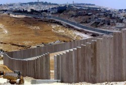 الكيان يعتزم بناء جدار فاصل على الحدود مع لبنان