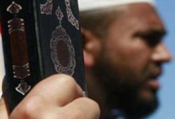 السجن أربع سنوات للمتهم بتدنيس المصحف بتونس
