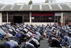 تجديد حبس 16 إسلاميًّا اعتقلوا في فرنسا