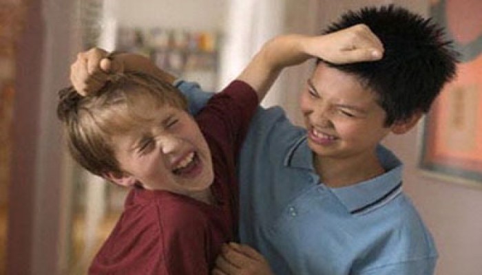 أسماء صقر تكتب: يا صغار.. توقفوا عن القتال الآن!