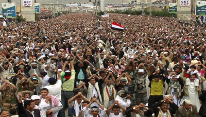 ثوار اليمن يطالبون الرئيس بتطهير الجيش من آل "صالح"