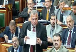 حسين سلطان يتدخل لحل مشكلة عاملات ماقوسة بالمنيا