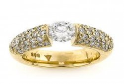 هل أقبل المعوَّق ذا المؤهل المتوسط ويعمل سائق "توكتوك"؟