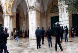 المرابطون بالأقصى يصدّون صهاينة حاولوا اقتحامه