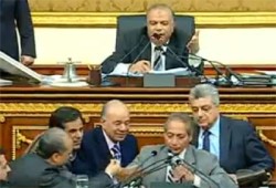 النواب يرفضون كلمة وزير التموين أمام البرلمان