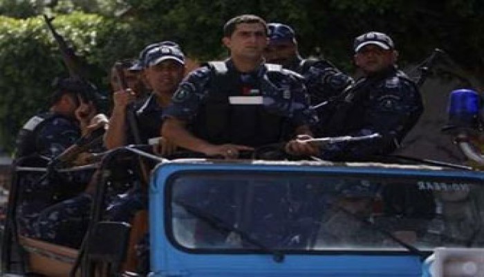 أمن عباس يستدعي 3 من أنصار حماس