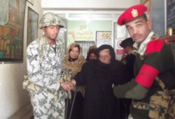 السويس.. كبار السن يتصدَّرون مشهد الساعات الأولى للشورى