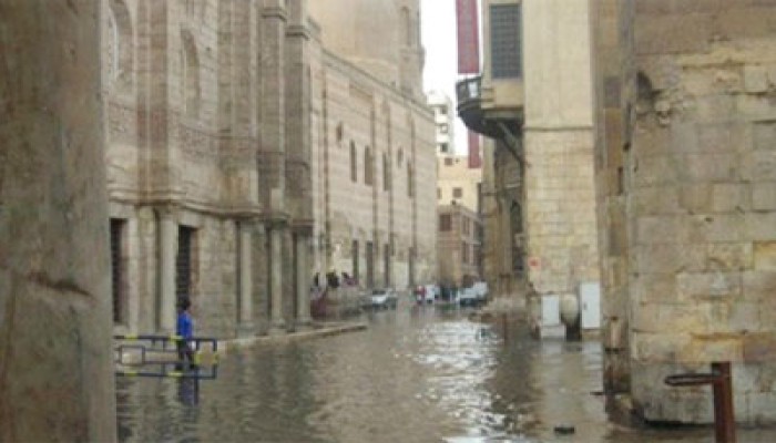 غرق شارع "المعز".. تراث مصر في خطر