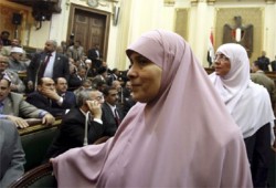 رضا عبد الله تنفي قبولها عضوية "القومي للمرأة"