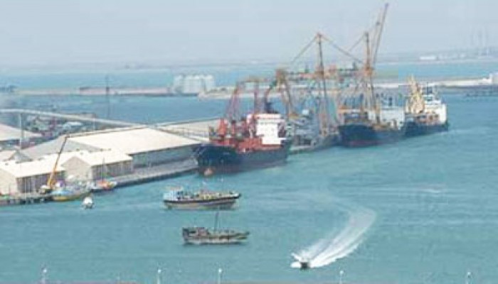 إغلاق موانئ السويس لسوء الأحوال الجوية