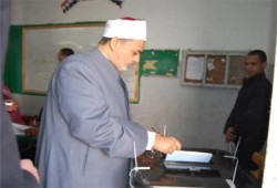 شيخ الأزهر يدلي بصوته ويؤكد: الشورى تنهي عصر الأعذَار