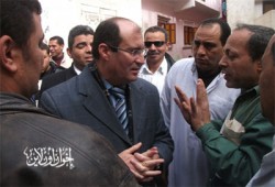 حشمت يلتقي أهالي دائرته ويتعهد بإصلاح شامل