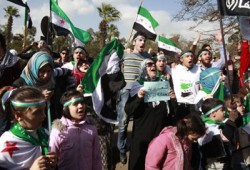 خيمة سورية تشارك في ذكرى الثورة بـ"التحرير"