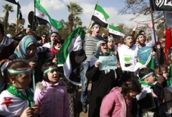خيمة سورية تشارك في ذكرى الثورة بـ"التحرير"