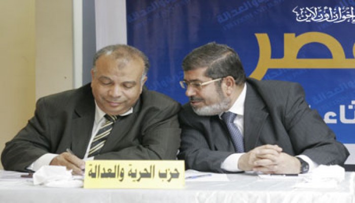 د. مرسي يهنئ الكتاتني برئاسة مجلس الشعب