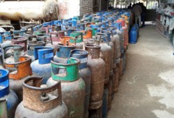 "الحرية والعدالة" يساهم في حل أزمة "البوتاجاز" بدمياط