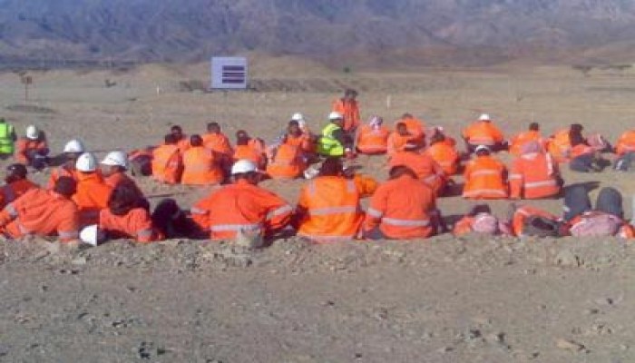 "الحرية والعدالة" يفض اعتصام العاملين بمنجم السكّري