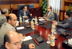 نائبا "الحرية والعدالة" يبحثان مشكلات "غزل شبين" مع الجنزوري