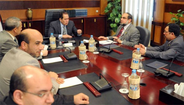 نائبا "الحرية والعدالة" يبحثان مشكلات "غزل شبين" مع الجنزوري