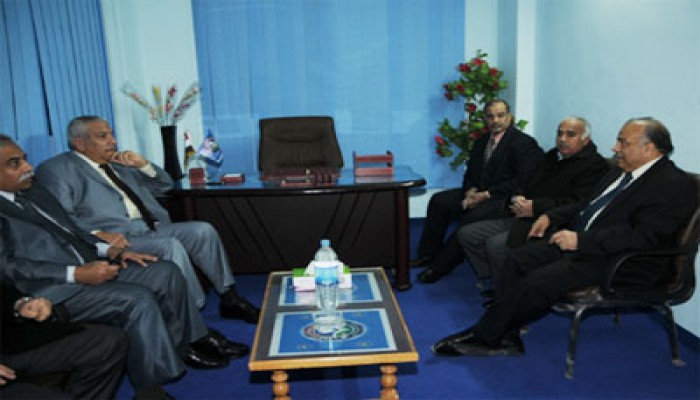 محافظ المنيا ومدير الأمن يهنئان "الحرية والعدالة" بثقة المواطنين