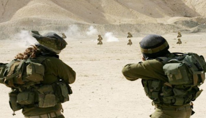 الجيش الصهيوني يجند الأشجار للدفاع عن المنازل