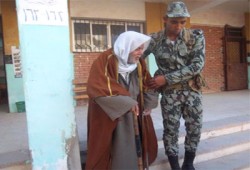 كبار السن أبطال مشهد جولة الإعادة بالقليوبية