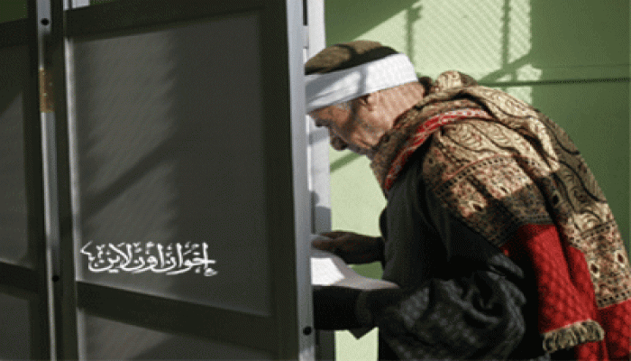 ناخبون: البرلمان طريقنا لإعدام مبارك وعصابته