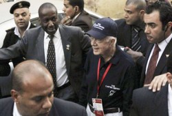 كارتر يشيد بالانتخابات ويتجنب قضية التمويل الأجنبي