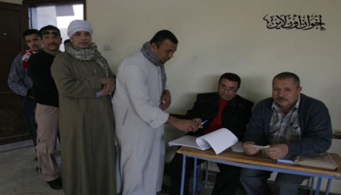 قاض يطرد مندوبي "الحرية والعدالة" ويترك اللجان للموظفين!