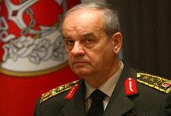 تركيا.. حبس رئيس أركان الجيش السابق