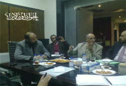 أشرف سعد يبحث مع المسئولين تطوير الصحة والتعليم بدائرته