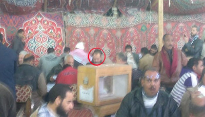 مرشح بالمنيا يشارك في الفرز بالمخالفة للقانون!